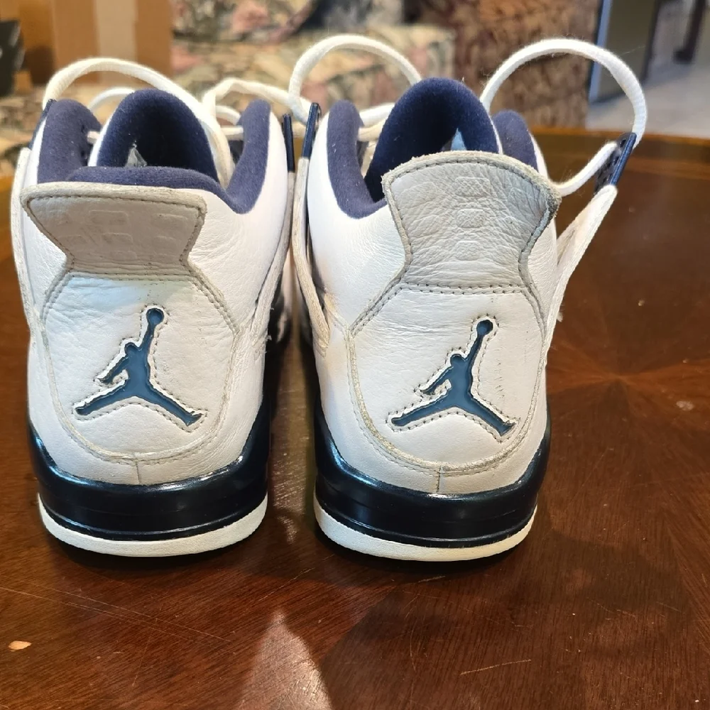 Jordan White and Blue Sneakers Classic Design - Picture 4 of 10